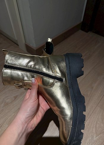 Altın Renk Tokalı Kadın Suni Deri Bot - Görsel 2