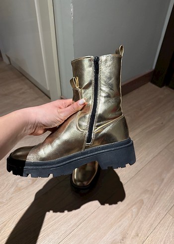 Altın Renk Tokalı Kadın Suni Deri Bot - Görsel 3