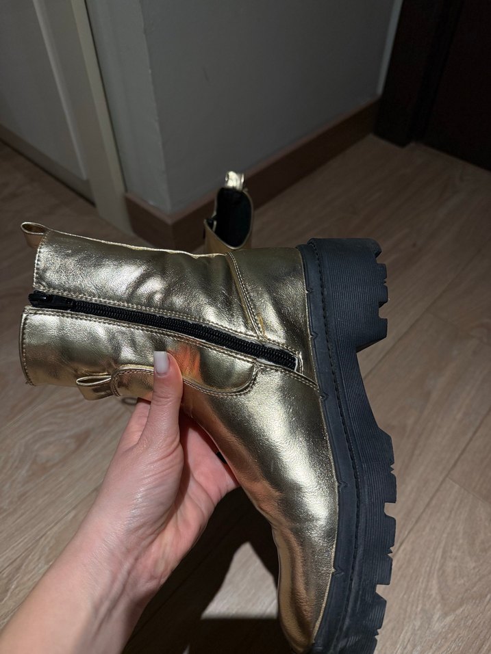 Altın Renk Tokalı Kadın Suni Deri Bot - Görsel 2