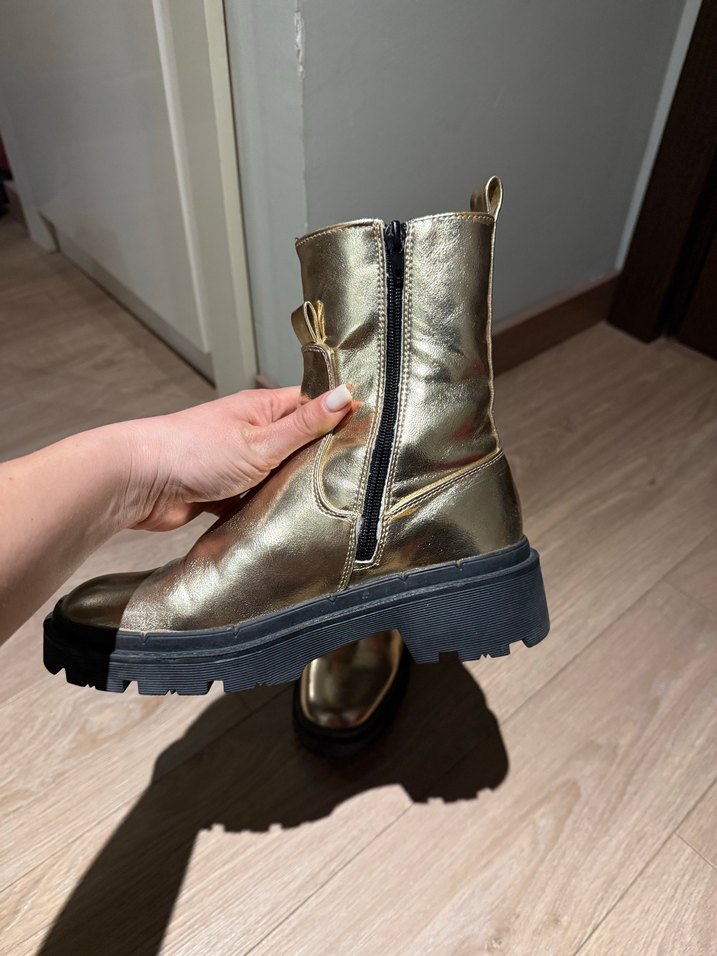 Altın Renk Tokalı Kadın Suni Deri Bot - Görsel 3