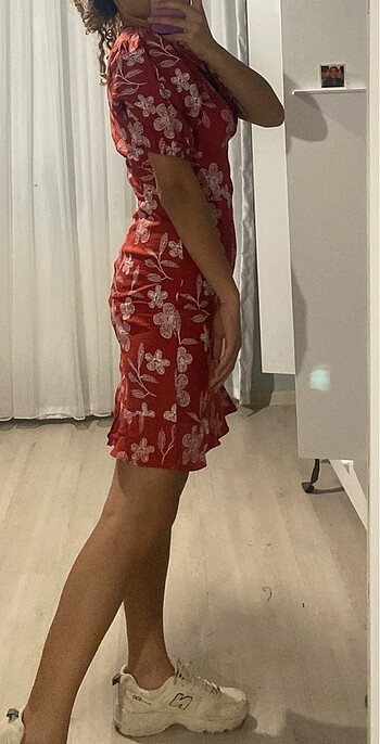 Trendyol & Milla Kırmızı çiçekli elbise