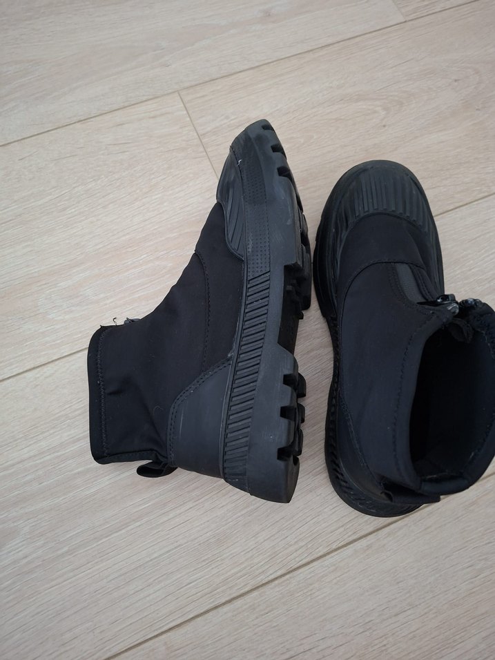 Siyah Erkek Çocuk Cırt Cırtlı Lastik Bot - Görsel 3