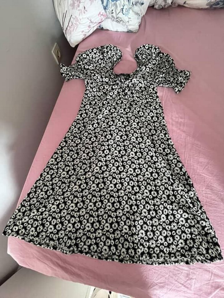 Volanlı Siyah Beyaz Çiçekli Midi Elbise - Görsel 3