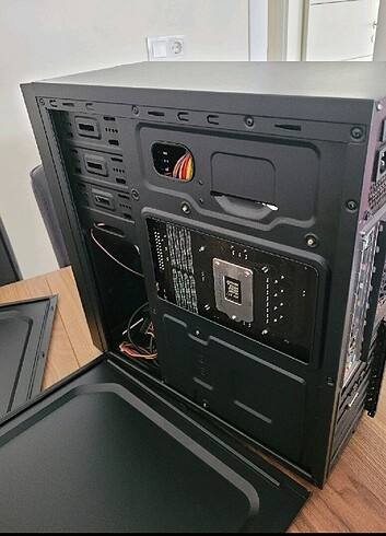 Beden Vento oyuncu gaming kasa ve Asus 24 inc gaming monitör