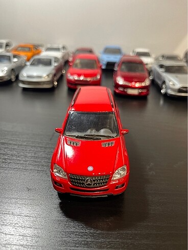 1:36 MERCEDES ML CLASS