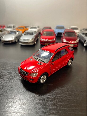 Beden 1:36 MERCEDES ML CLASS