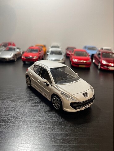 1:36 PEUGEOT 206