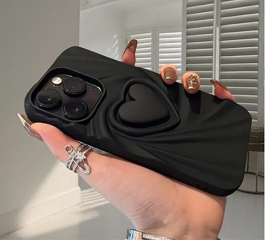 İPhone 13 Kalpli Siyah Telefon Kılıfı
