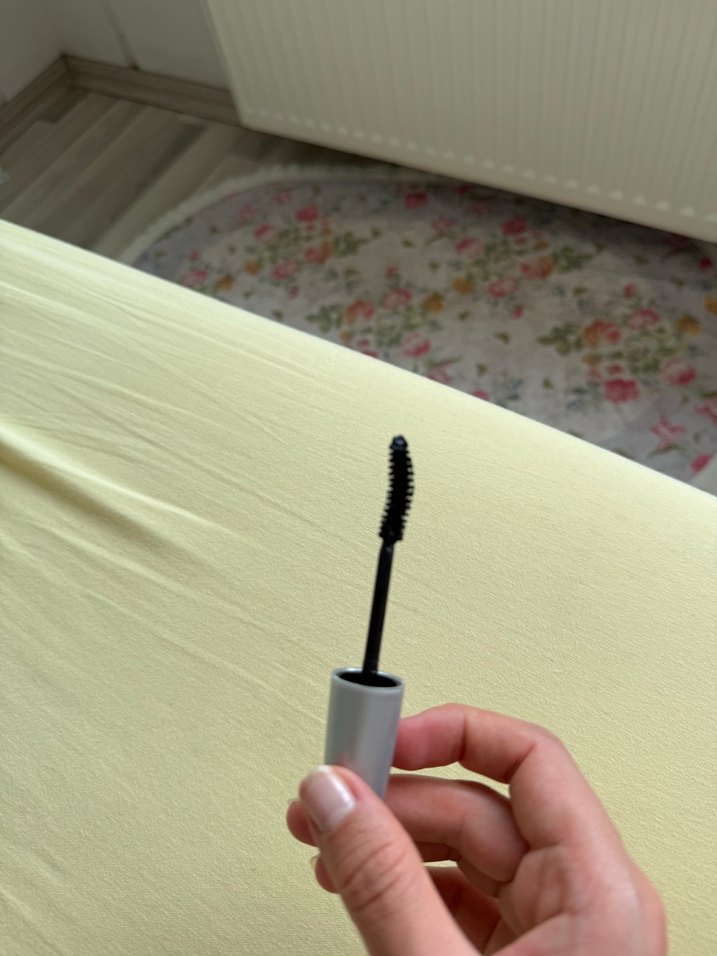 Maybelline New York Siyah Maskara - Görsel 2