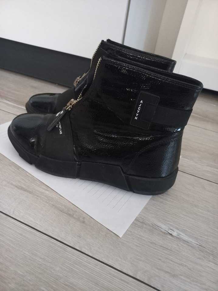 siyah rugan bot - Görsel 2