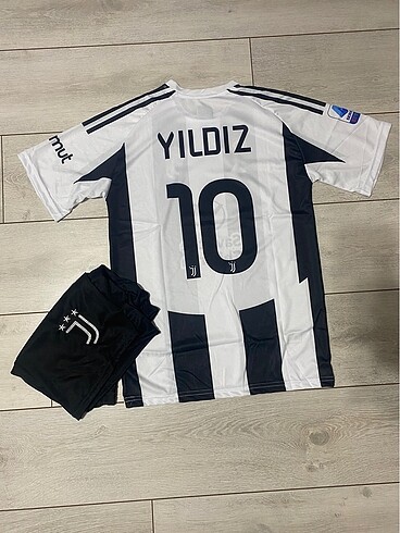 Kenan Yıldız şortlu takım