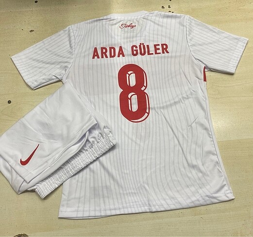 Yazılı her beden mevcuttur