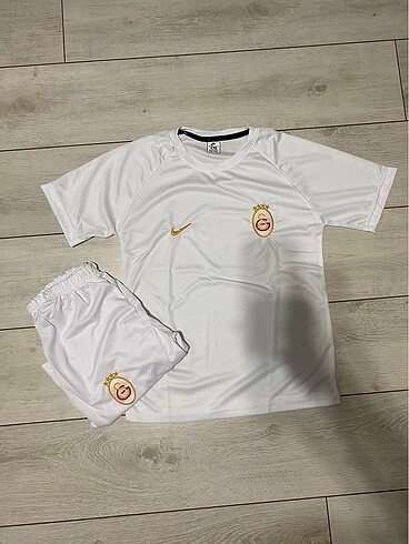 Galatasaray şortlu takım