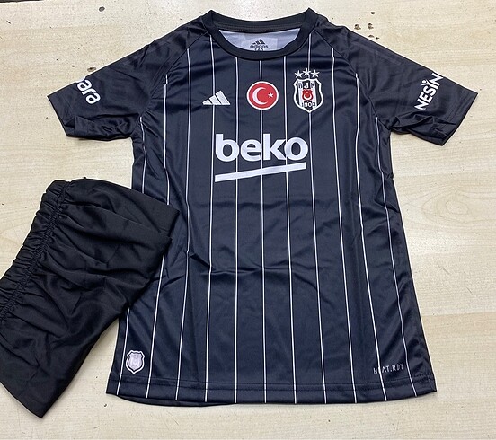 Beşiktaş forma 128 beden mevcut