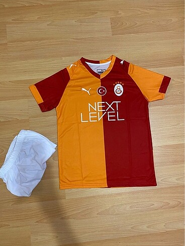 yazılı Galatasaray şortlu takım