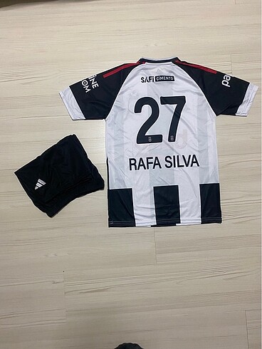 Rafa Silva yazılı Beşiktaş şortlu takım