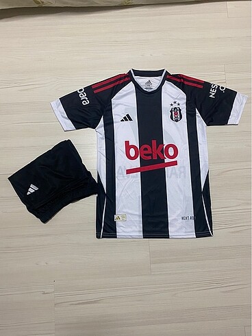 Beşiktaş Rafa Silva yazılı Beşiktaş şortlu takım