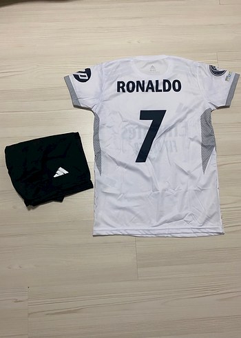 Ronaldo yazılı şortlu takım - Görsel 2