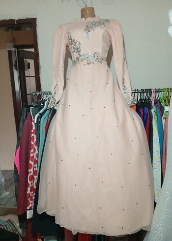 Uzun Kollu Pembe Nakışlı ve Boncuk İşlemeli Abiye - Görsel 2