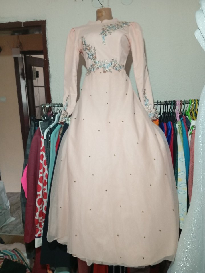 Uzun Kollu Pembe Nakışlı ve Boncuk İşlemeli Abiye - Görsel 2