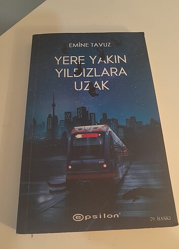 YERE YAKIN YILDIZLARA UZAK kitap