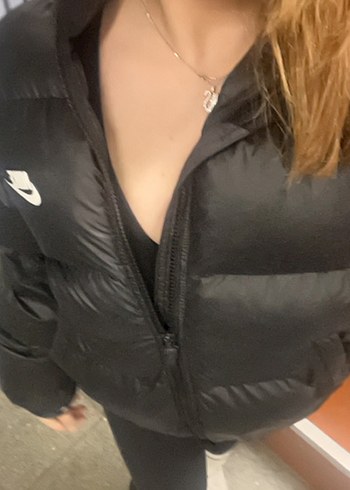 Nike Siyah Kapüşonlu Kadın Mont - Görsel 2