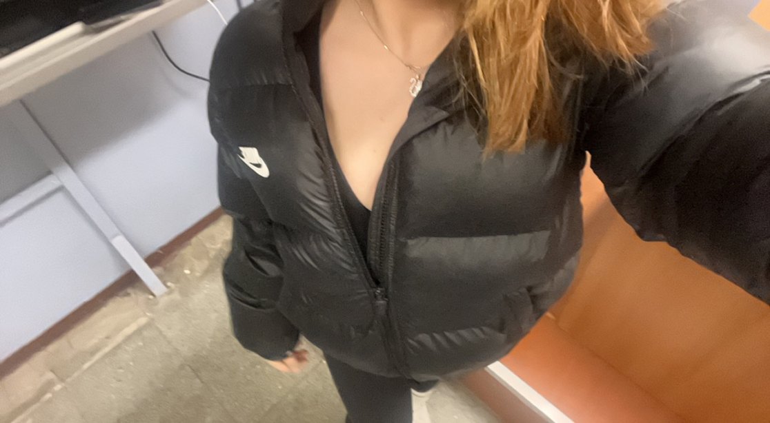 Nike Siyah Kapüşonlu Kadın Mont - Görsel 2