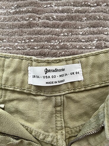 34 Beden Stradivarius Kot Şort