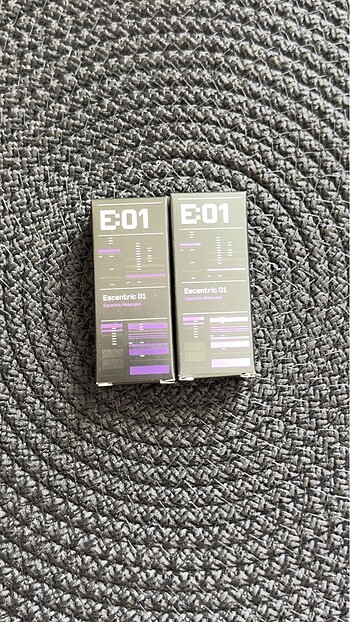 Escentric 01