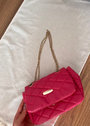 Zincir Detaylı Pembe Kadın Çanta