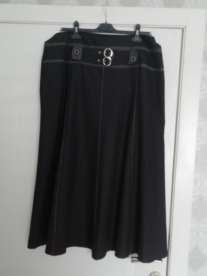 Kemer Detaylı Siyah Uzun Gotik Etek - Görsel 3