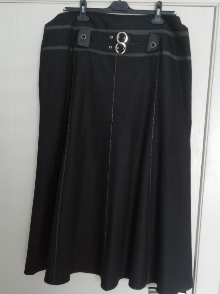 Kemer Detaylı Siyah Uzun Gotik Etek - Görsel 2