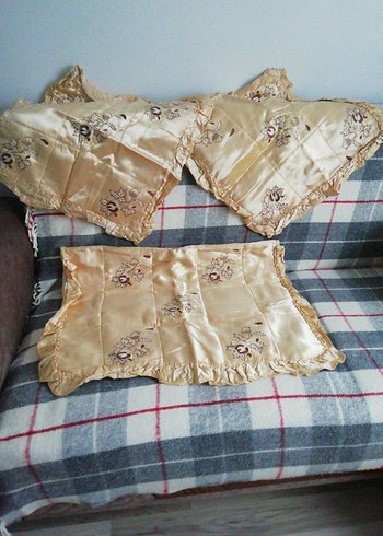 İşlemeli Parlak Bej Yatak Örtüsü - Görsel 4