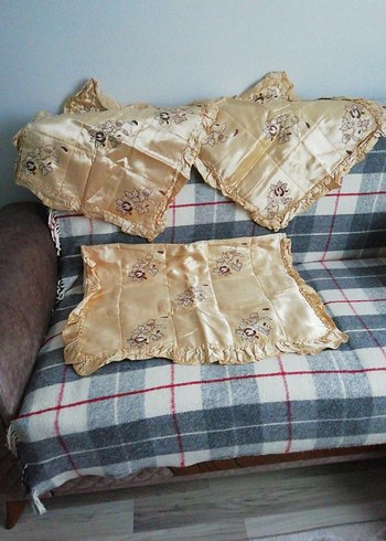 İşlemeli Parlak Bej Yatak Örtüsü - Görsel 3