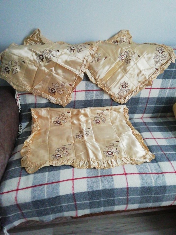 İşlemeli Parlak Bej Yatak Örtüsü - Görsel 4