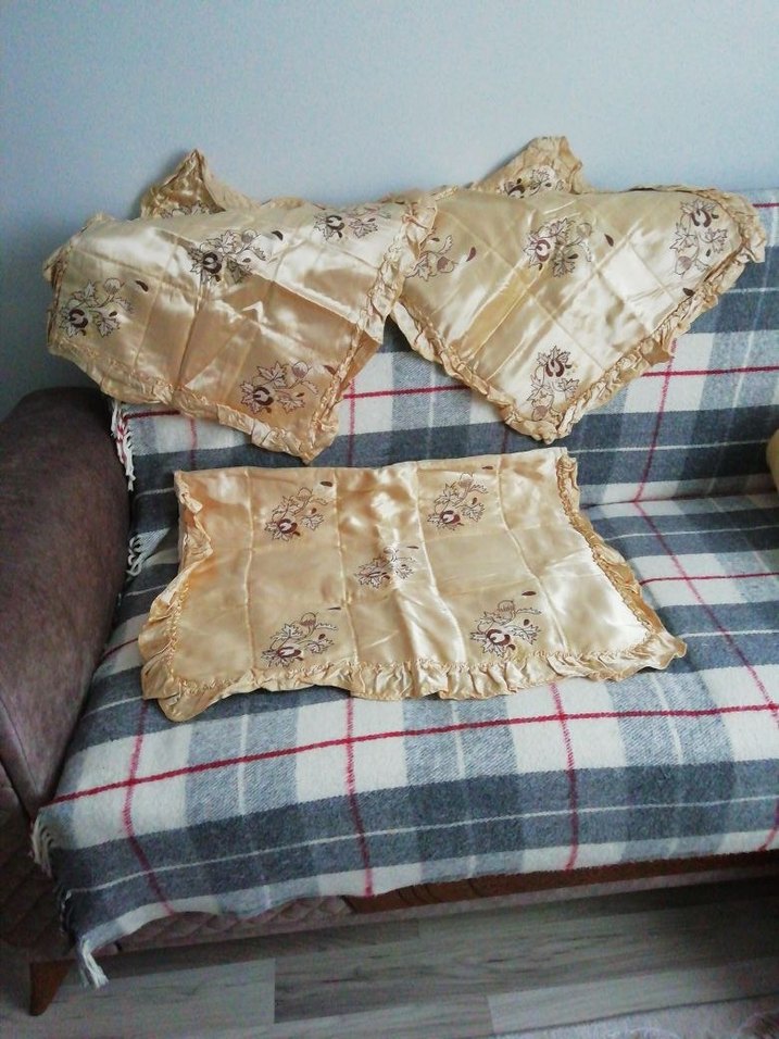 İşlemeli Parlak Bej Yatak Örtüsü - Görsel 3