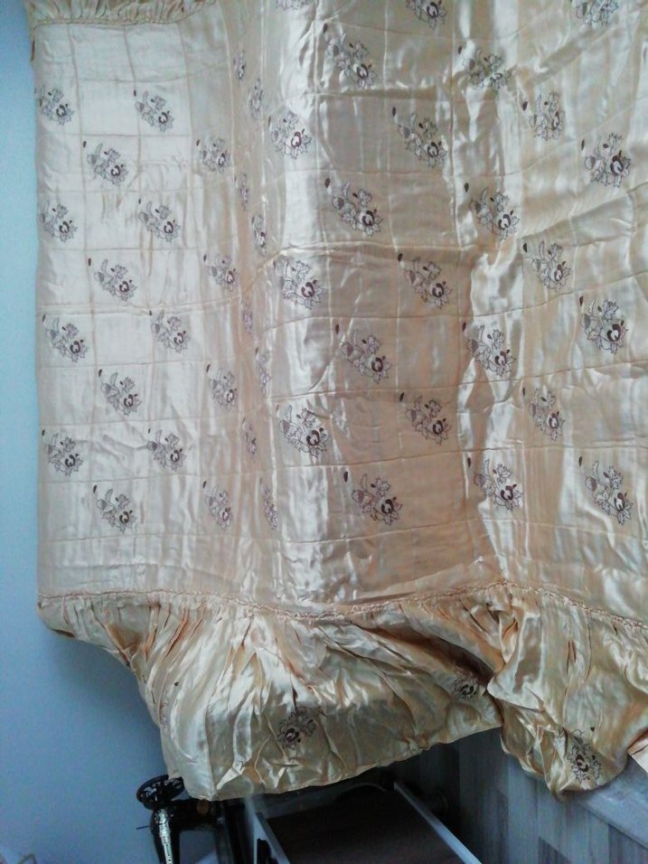 İşlemeli Parlak Bej Yatak Örtüsü - Görsel 2