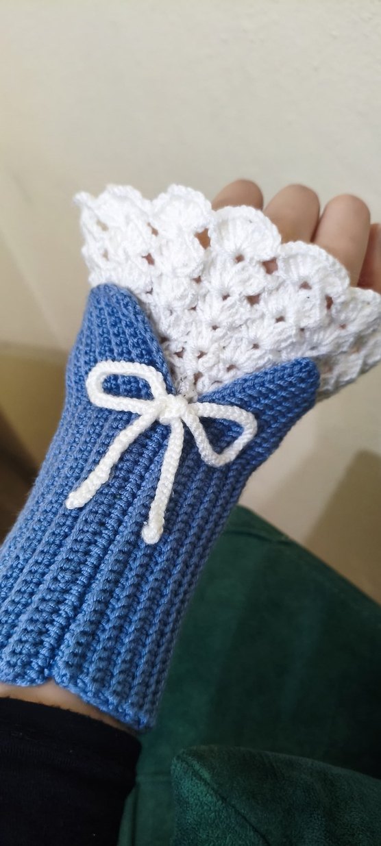 Mavi Örgü Kadın Eldiveni Fiyonk Detaylı - Görsel 2