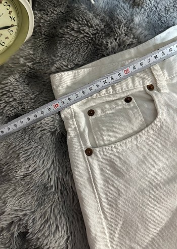 Beyaz Kadın Mini Denim Şort - Görsel 5