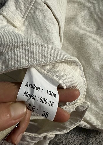 Beyaz Kadın Mini Denim Şort - Görsel 3