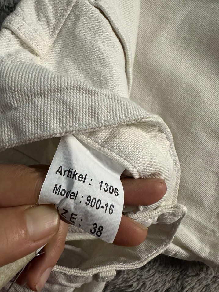 Beyaz Kadın Mini Denim Şort - Görsel 3