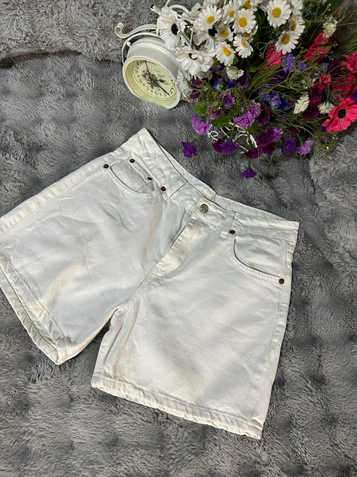 Beyaz Kadın Mini Denim Şort - Görsel 2
