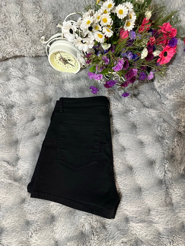 Düğmeli Siyah Mini Kadın Kot Şort - Görsel 3