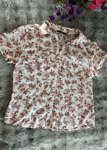 Çiçek Desenli Beyaz Kadın Gömlek - Görsel 2