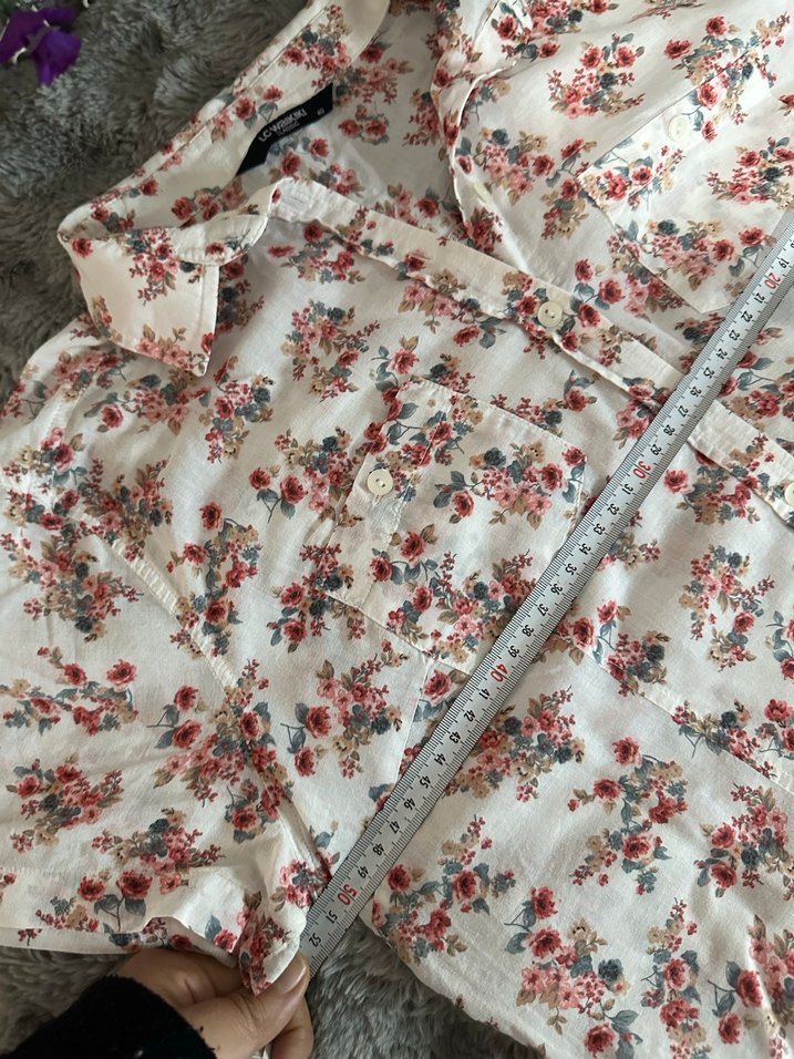 Çiçek Desenli Beyaz Kadın Gömlek - Görsel 4