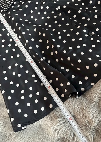 Puantiye Desenli Siyah Kolsuz Bluz - Görsel 6