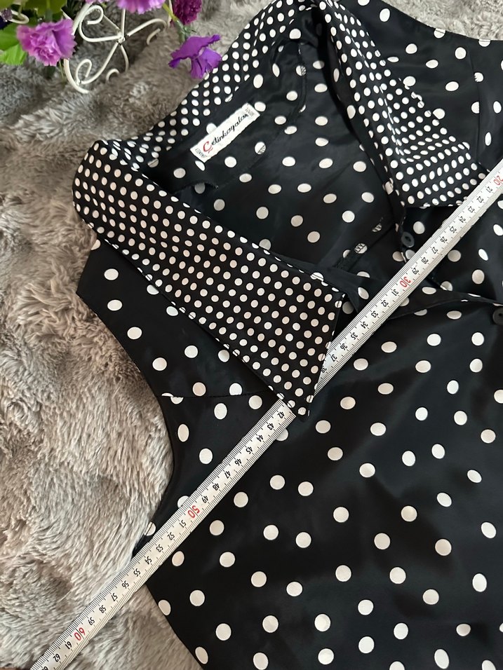 Puantiye Desenli Siyah Kolsuz Bluz - Görsel 5