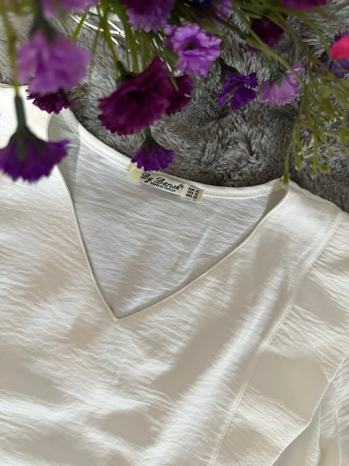 Kadın Beyaz V Yaka Uzun Kollu Bluz - Görsel 3