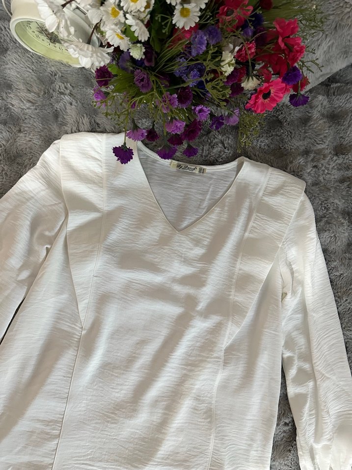 Kadın Beyaz V Yaka Uzun Kollu Bluz - Görsel 2