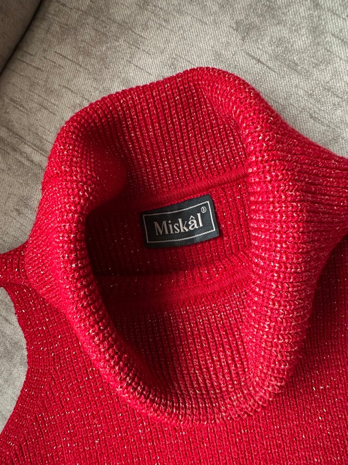 Kırmızı Parlak Balıkçı Yaka Kolsuz Triko - Görsel 4